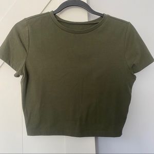 Basic dark green cropped shirt sleeve